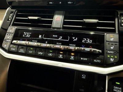2025 Toyota LAND CRUISER 300 — миниатюра 21