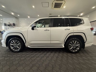 2025 Toyota LAND CRUISER 300 — фото 7