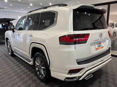 2025 Toyota LAND CRUISER 300 — миниатюра 52