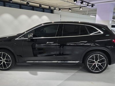 MERCEDES-BENZ EQE - 8