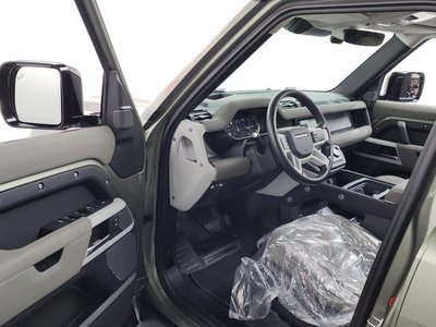 LAND ROVER DEFENDER - 10