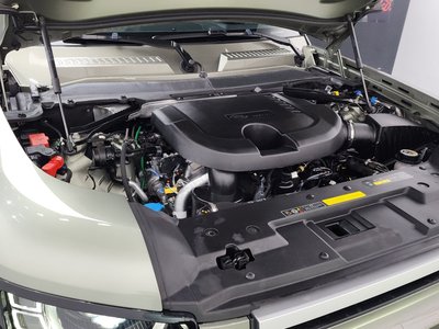 LAND ROVER DEFENDER - 7