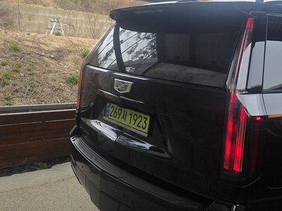 CADILLAC ESCALADE - 4