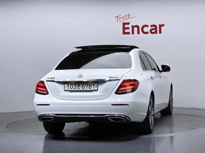 MERCEDES-BENZ E-CLASS - 3