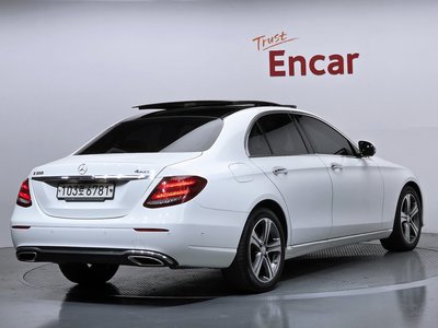 MERCEDES-BENZ E-CLASS - 4