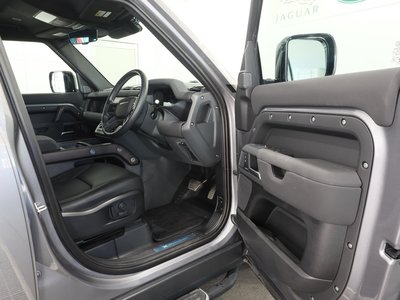 LAND ROVER DEFENDER - 6