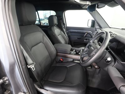 LAND ROVER DEFENDER - 9