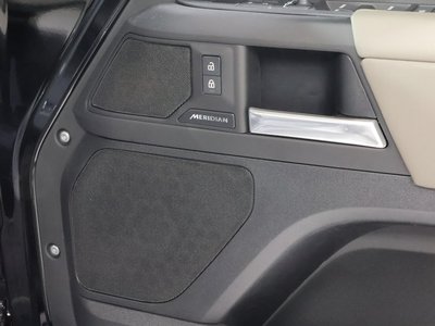 LAND ROVER DEFENDER - 10