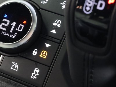 LAND ROVER DEFENDER - 4