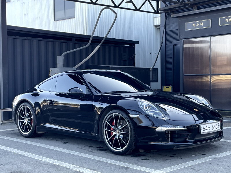 PORSCHE 911 - View 1