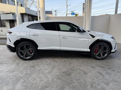 LAMBORGHINI URUS - 5