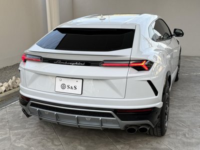 LAMBORGHINI URUS - 3