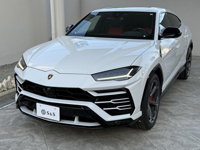 LAMBORGHINI URUS - 1