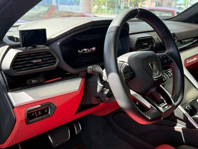 LAMBORGHINI URUS - 9