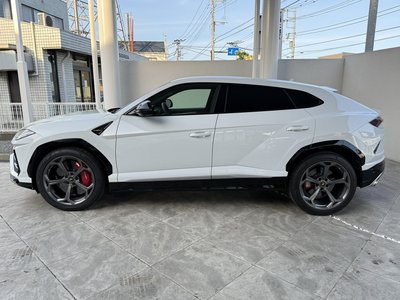 LAMBORGHINI URUS - 6