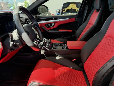 LAMBORGHINI URUS - 10