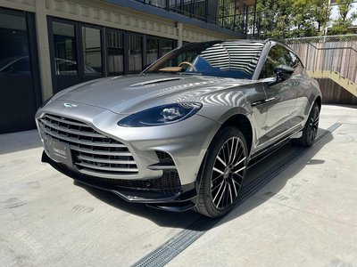 ASTON MARTIN DBX - 3