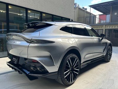 ASTON MARTIN DBX - 5