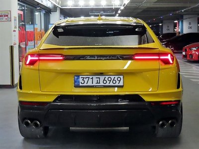 LAMBORGHINI URUS - 6