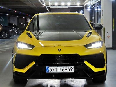 LAMBORGHINI URUS - 4