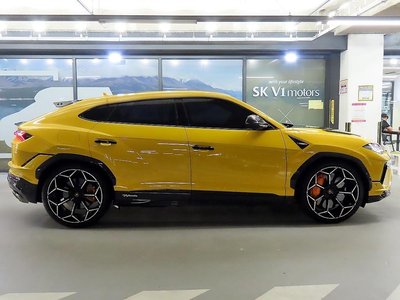 LAMBORGHINI URUS - 2