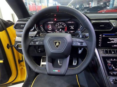 LAMBORGHINI URUS - 8