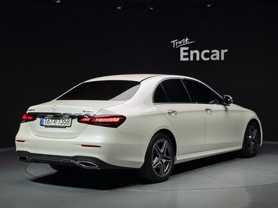 MERCEDES-BENZ E-CLASS - 4