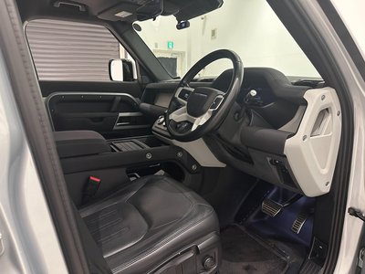 LAND ROVER DEFENDER - 2