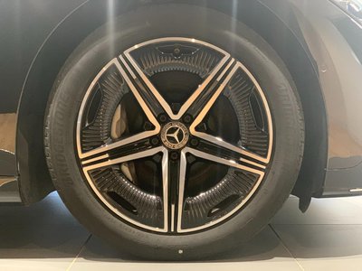 MERCEDES-BENZ EQE - 9