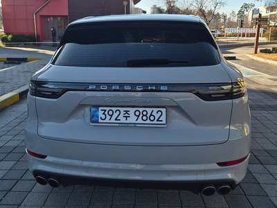 2023 Porsche CAYENNE photo 3