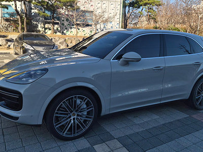 2023 Porsche CAYENNE photo 4