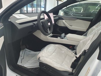 TESLA MODEL Y - 6