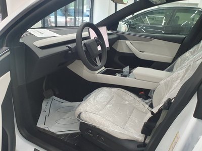 TESLA MODEL Y - 5