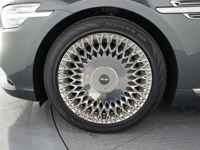 2019 Genesis G90 photo 6