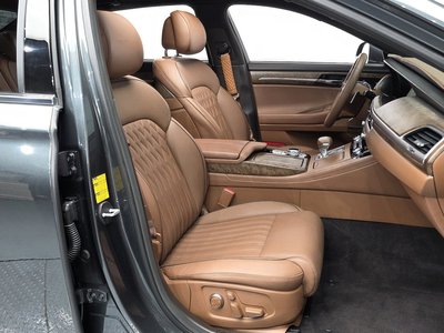 2019 Genesis G90 photo 10