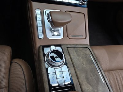 2019 Genesis G90 photo 9
