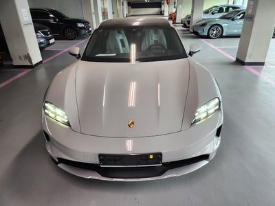2025 Porsche TAYCAN 照片 2