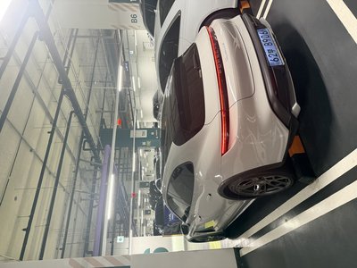 2025 Porsche TAYCAN 照片 3