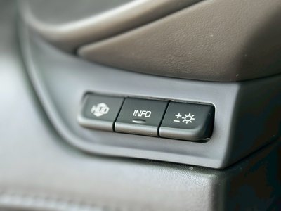 2016 Cadillac ESCALADE — миниатюра 52
