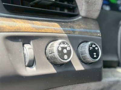 2016 Cadillac ESCALADE — миниатюра 46