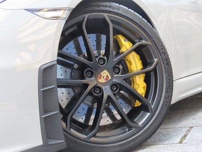 PORSCHE 718 SPYDER - 4