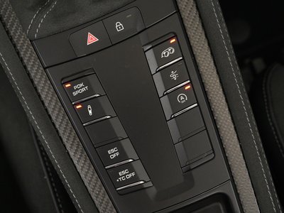 PORSCHE 718 SPYDER - 8