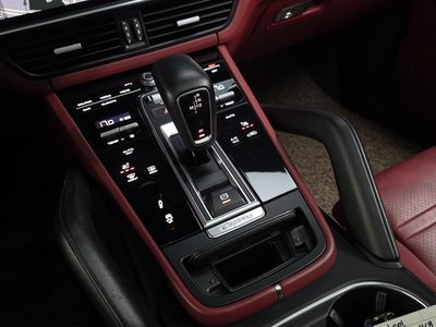 PORSCHE CAYENNE - 9