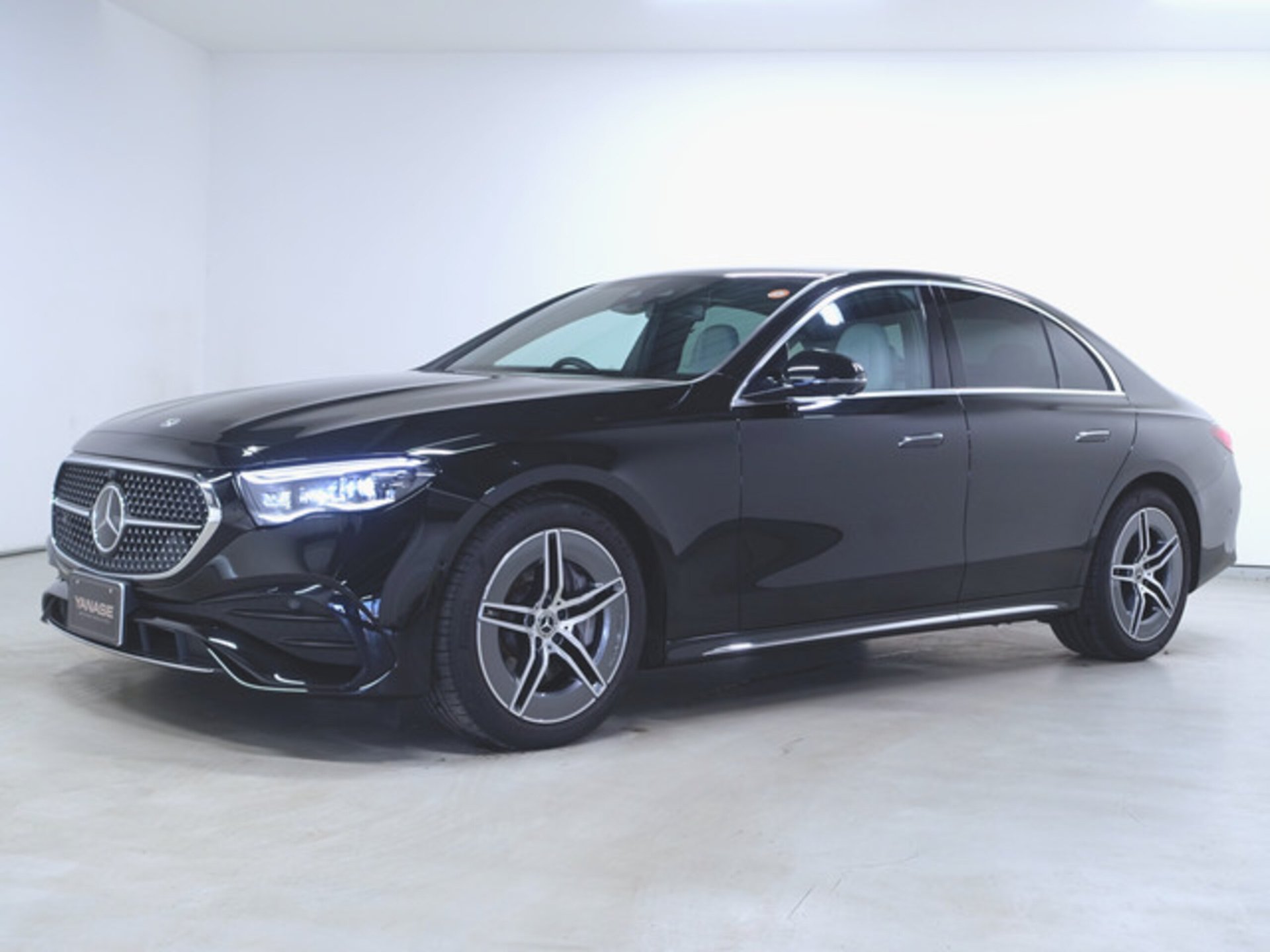 MERCEDES-BENZ E-CLASS - View 1