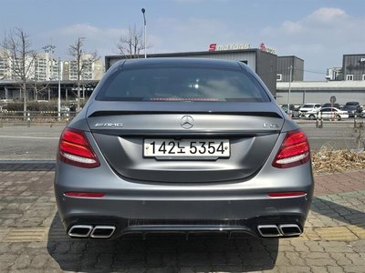 MERCEDES-BENZ E-CLASS - 2