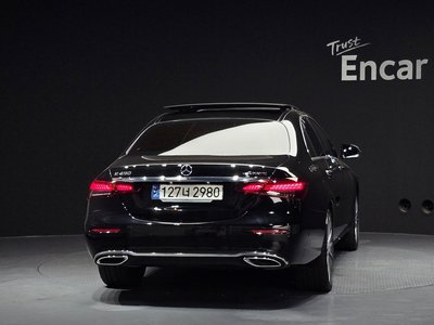 MERCEDES-BENZ E-CLASS - 4