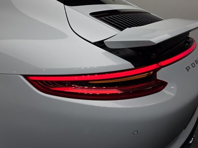 صورة 10 لـ 2017 Porsche 911