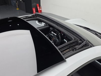 2017 Porsche 911 — миниатюра 25