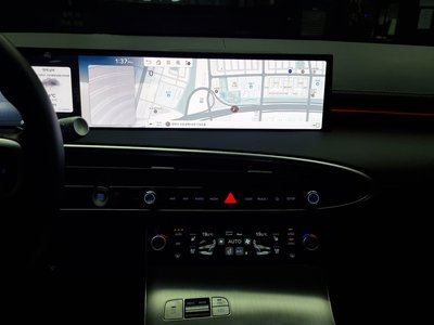 2024 Genesis GV70 — миниатюра 14