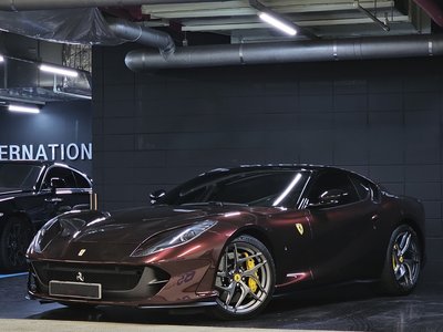 FERRARI 812 - 4